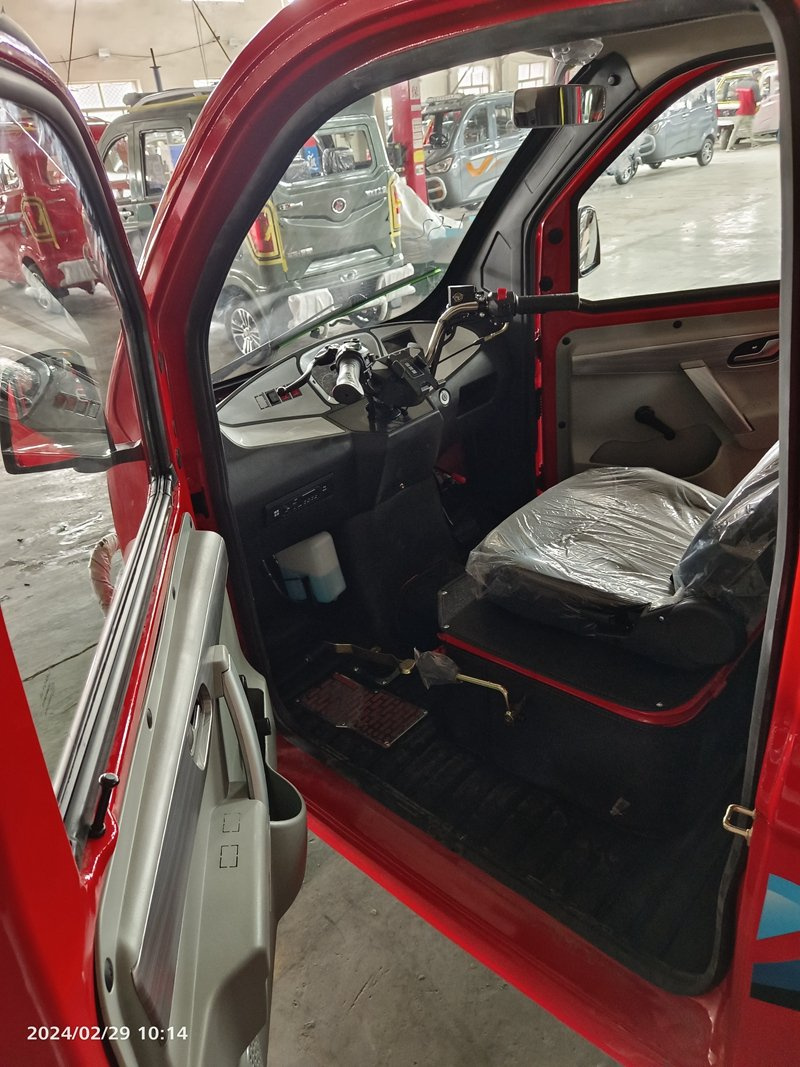 150cc-Tricycle-Cargo-Tricycle-Auto-Rickshaw-3-Wheel-Motorcycle.jpg
