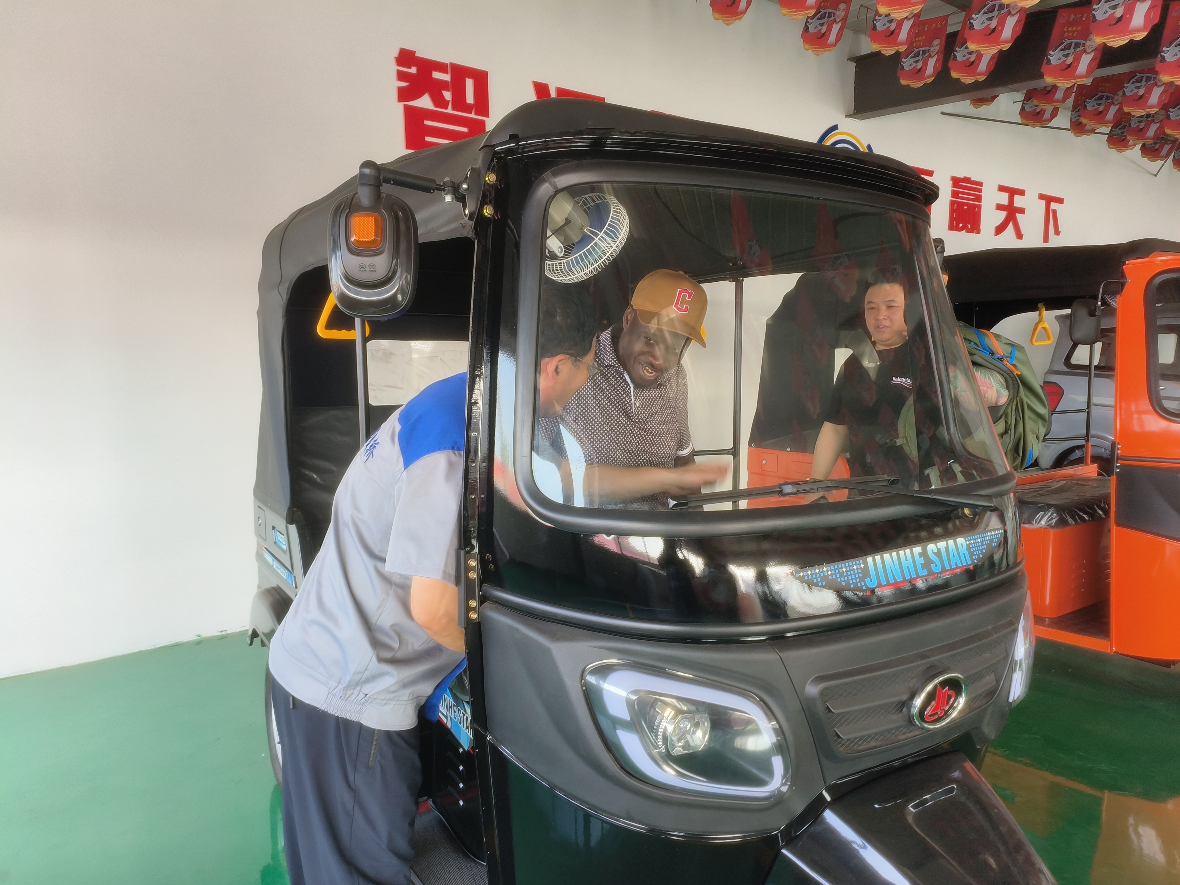 Ghanaian Clients Pay Field Visit To Hebei Hensim Jinhe Motorcycle Co., Ltd. for In-depth Cooperation Negotiation